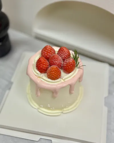 1个4寸草莓蛋糕